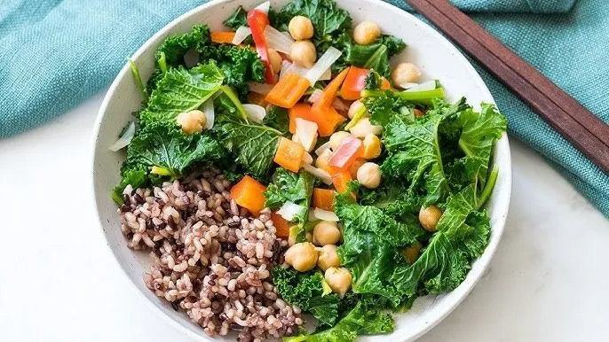 Đậu gà hầm rau củ là món ăn bổ dưỡng, ấm bụng cho cả gia đình