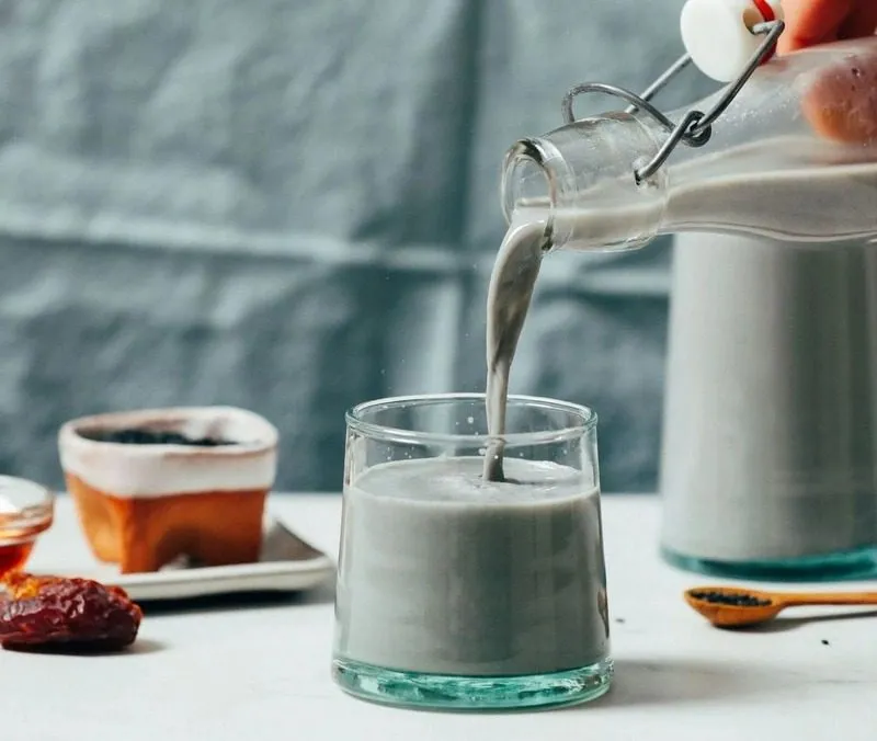 Ly sữa mè đen thơm bùi giàu dinh dưỡng giàu canxi và khoáng chất cho mẹ bầu và trẻ nhỏ