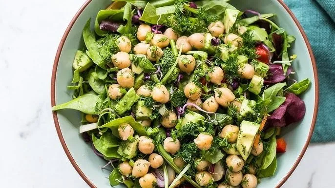 Salad đậu gà healthy là bữa ăn nhẹ giúp giữ dáng mỗi ngày