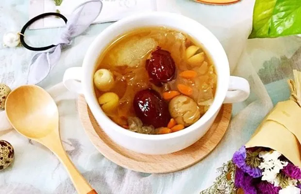 Cách nấu chè hạt sen nhãn nhục đơn giản tại nhà