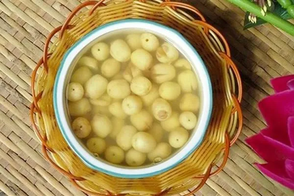 Chè hạt sen đậu xanh thanh mát, dễ ăn cho cả gia đình