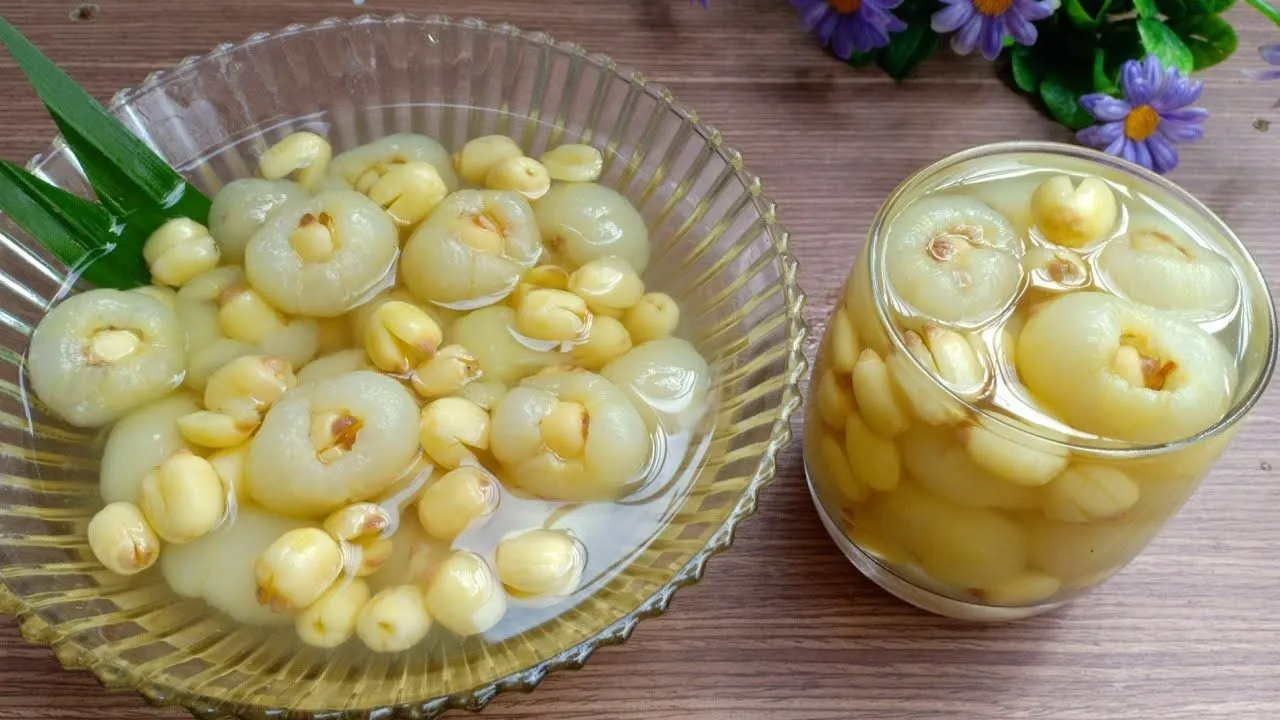 Chè hạt sen long nhãn thanh mát, vị ngọt dịu dễ ăn