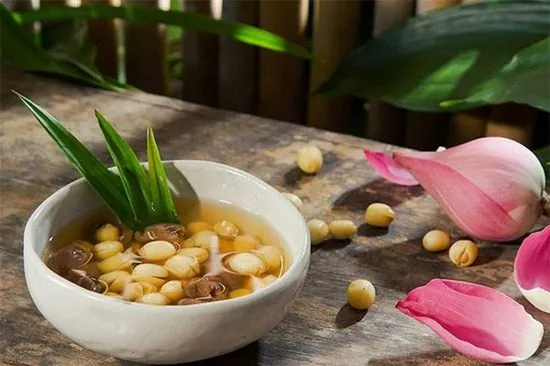 Chè hạt sen nhãn nhục thanh mát, dễ ăn