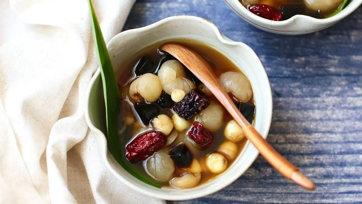 Hạt sen bùi bở kết hợp long nhãn thơm tự nhiên