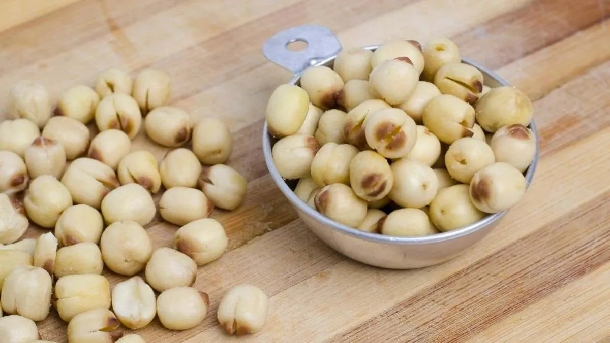 Hạt sen sấy vàng giòn, thơm bùi tự nhiên dễ làm tại nhà