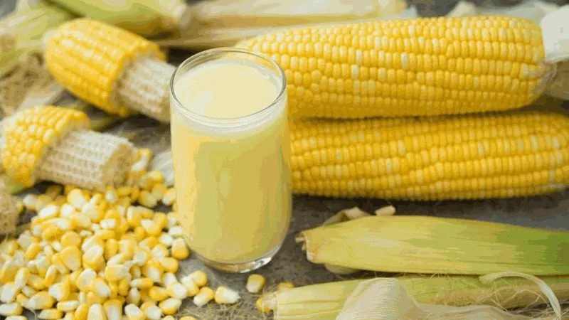 Hạt sen tươi và ngô nếp vàng tạo nên món sữa mát lành cho cả gia đình